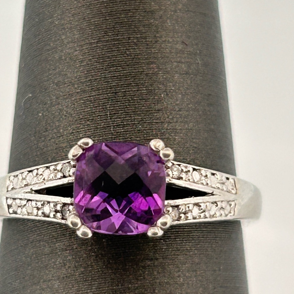 422448 10k Solid White gold setting with Amethyst center gem stone w/4 diam